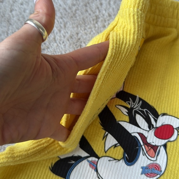 Vintage Y2K Space Jam Tune Squad Shorts | Size Large | Yellow | 2000s Graphics - Picture 4 of 9
